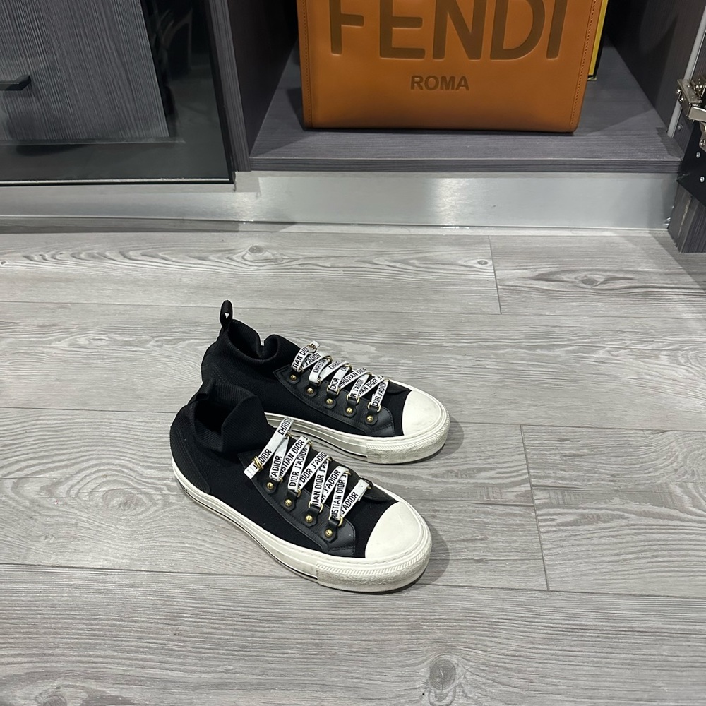 Christian Dior size36 black with offwhite bottoms
